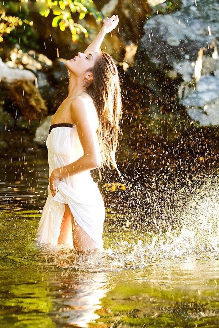 Marie Avgeropoulos in Liuzhou