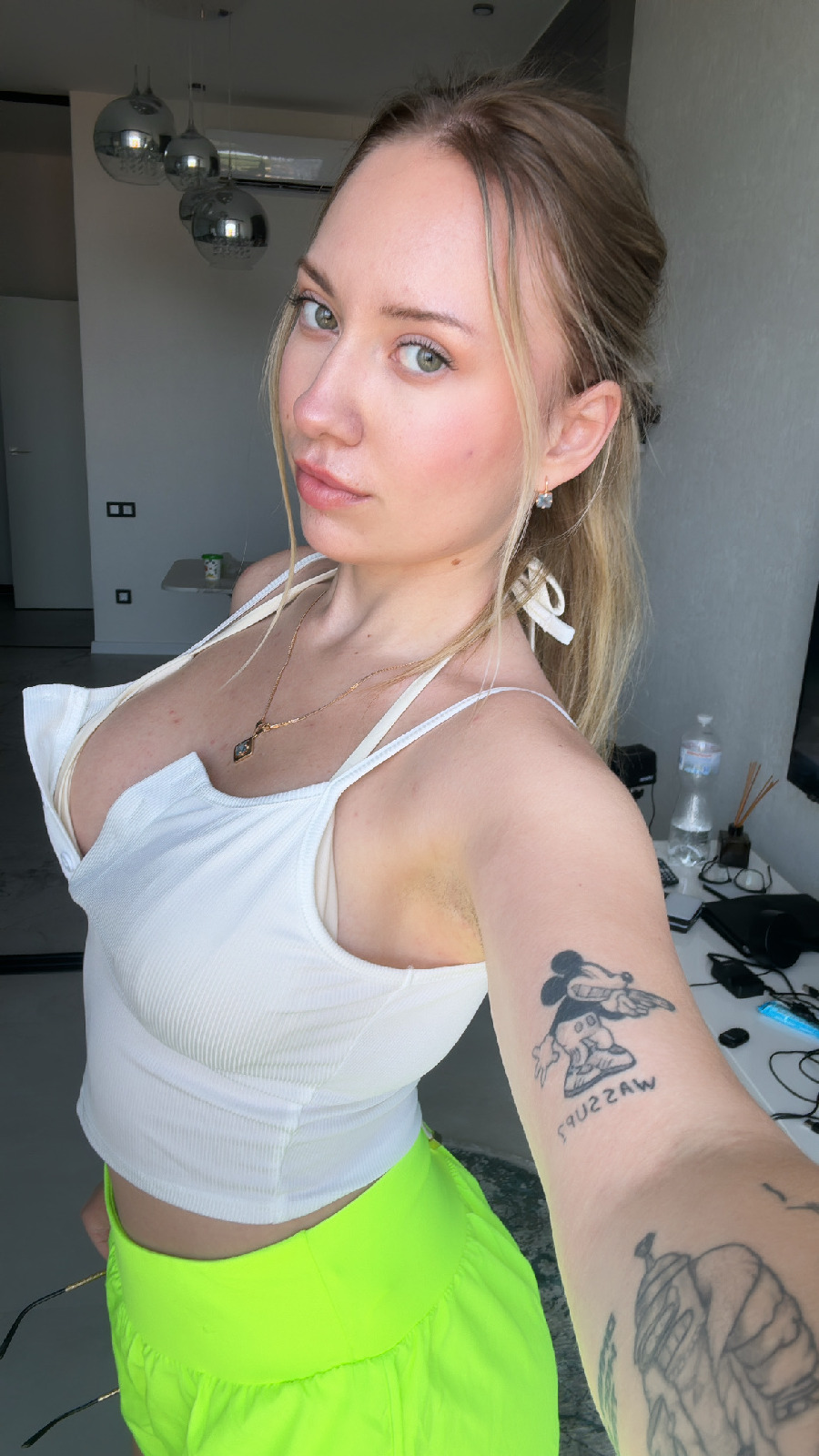 KateV in her underwear in Liuzhou