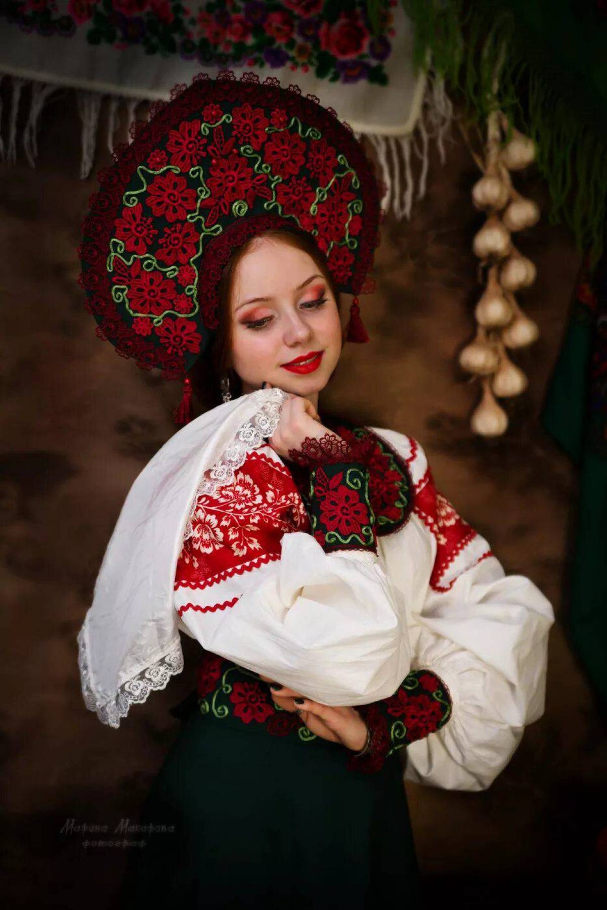 Women in Slavic costumes underwear in Liuzhou