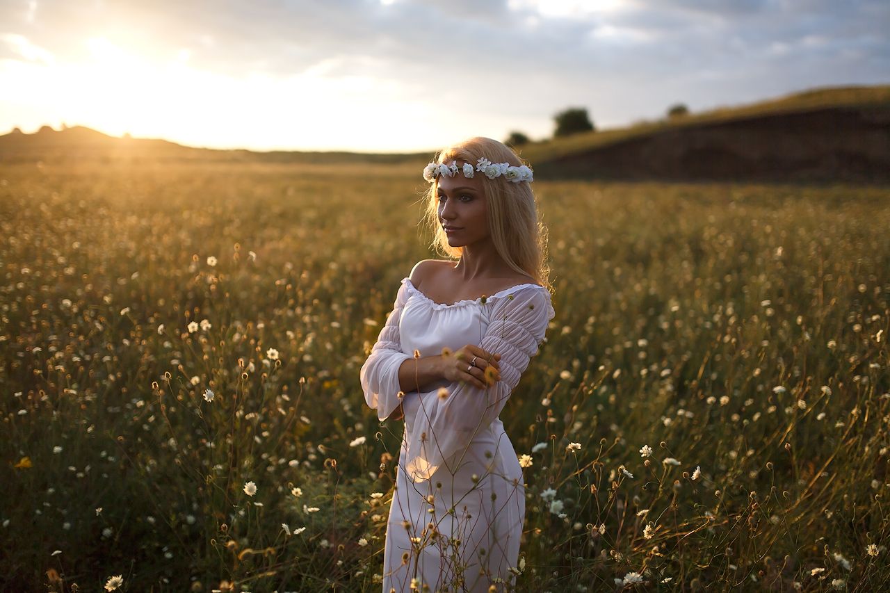 Girls in Slavic costumes in Liuzhou