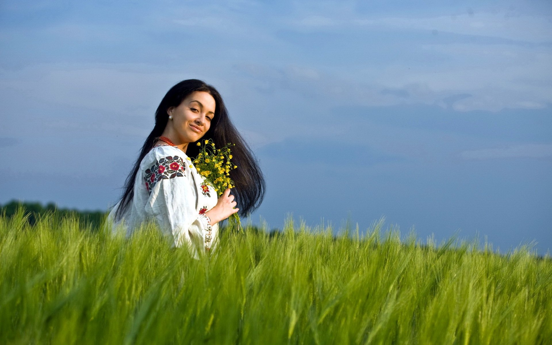 Girls in Slavic costumes in Liuzhou