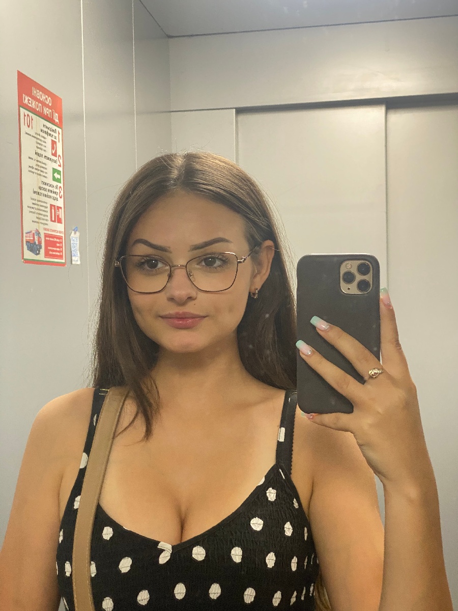 Sexy model Stacy in Liuzhou